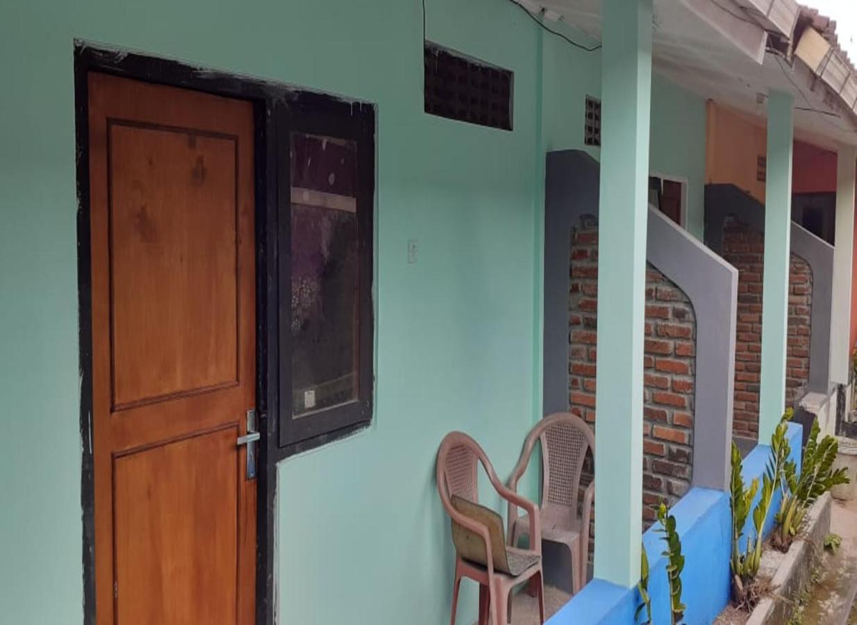 Hotel Dirgantara Parakan  Exteriör bild